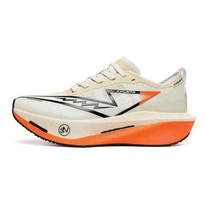 Running Shoes Carbon Board Speciality Marathon Men in white and orange with carbon plate design